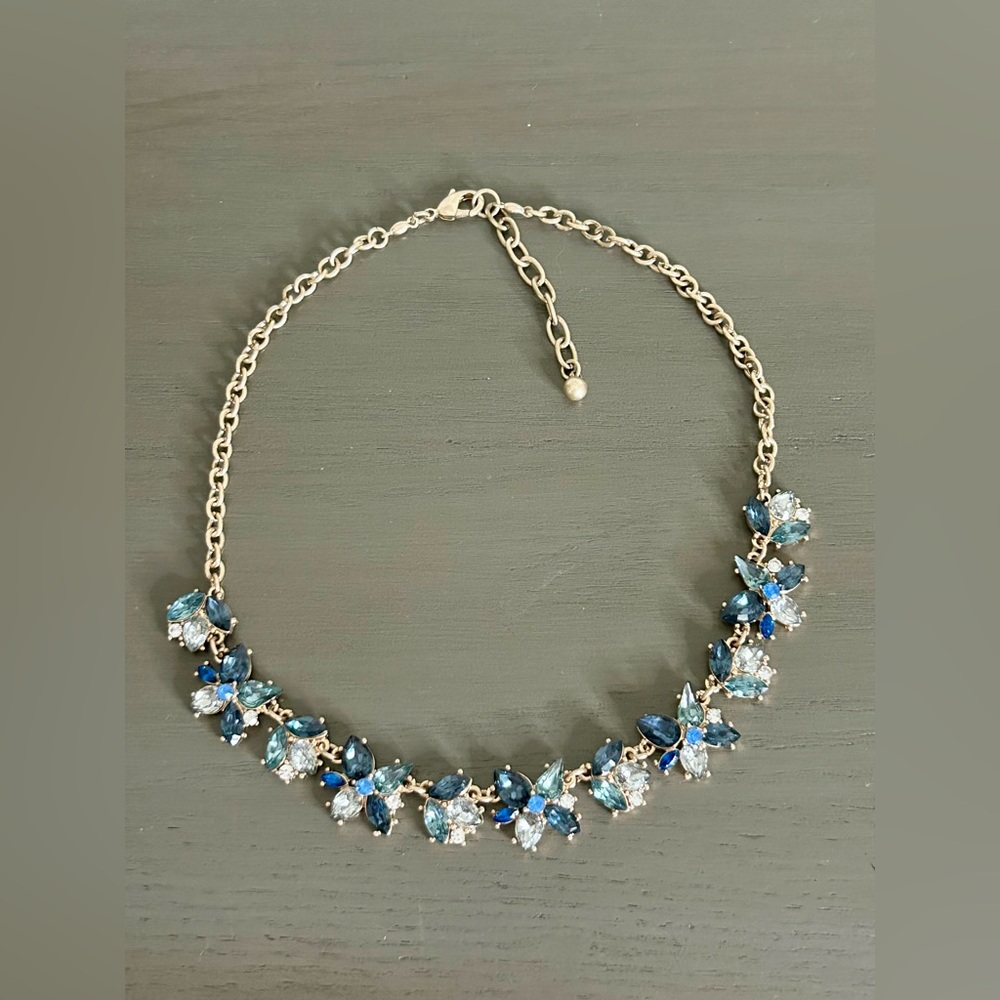 Blue Crystal Floral Statement Necklace – Vintage-Inspired Elegance